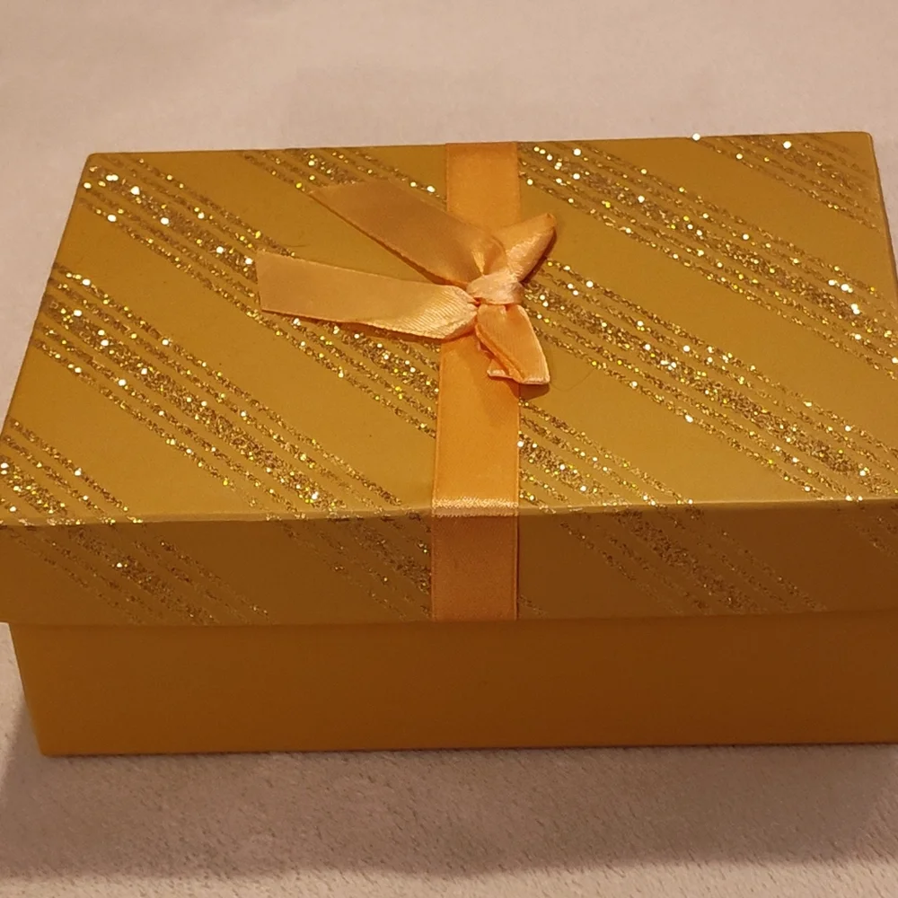 Like-New Gift Box